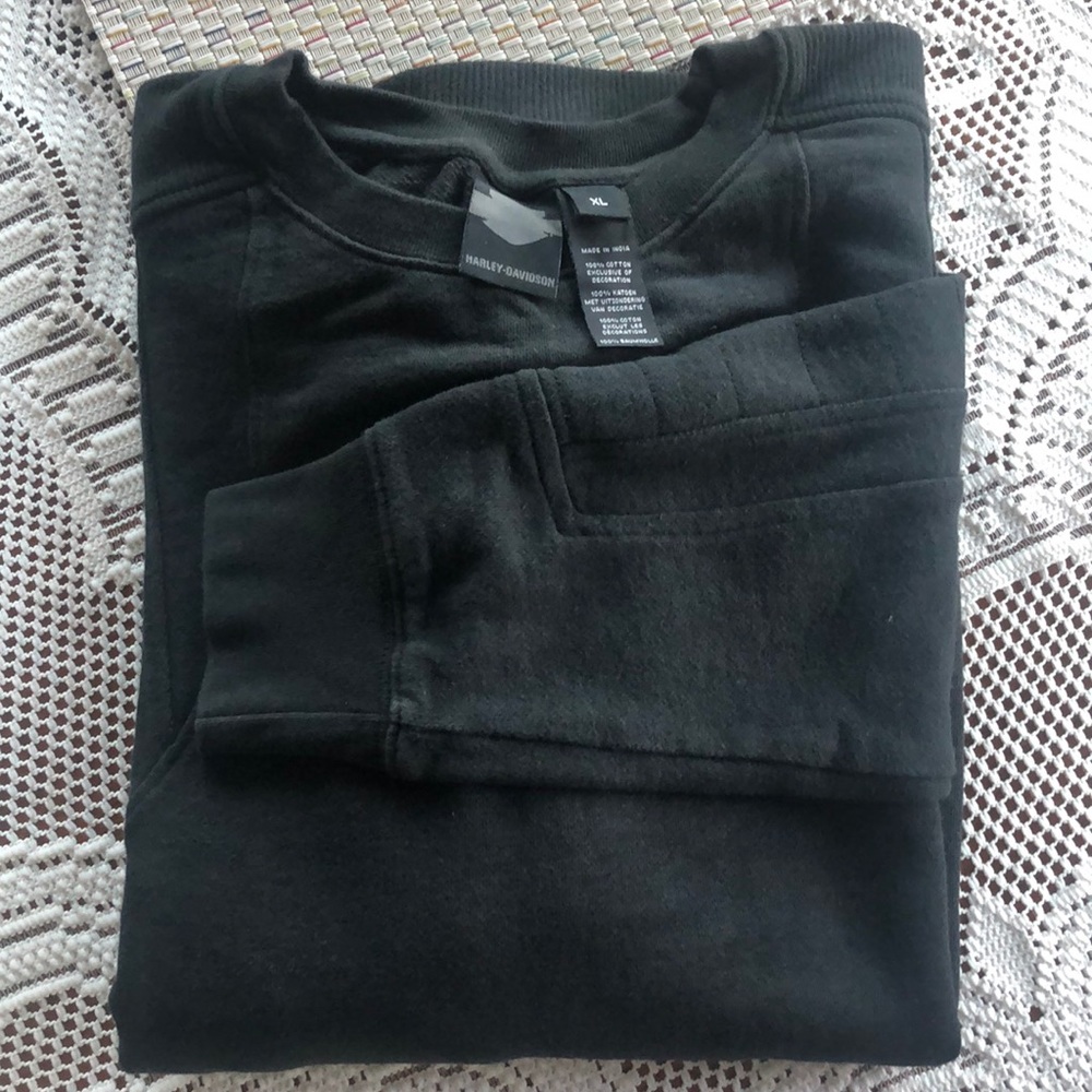 HD black men’s XL crew neck sweatshirt